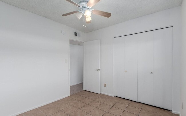 Building Photo - 242 N Standage