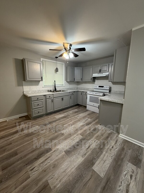 Building Photo - 2725 N 47th Terrace