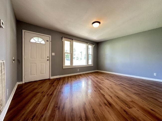 Building Photo - 496 Louisiana Ave. Clarksville, TN 37042