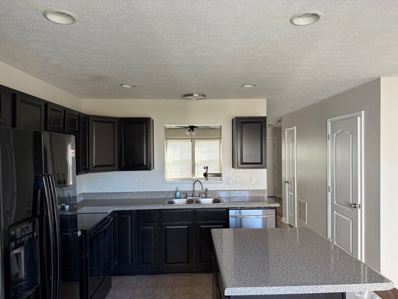 Building Photo - 204 Treeline Ln