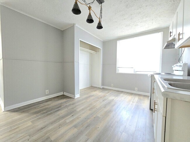 Building Photo - 1416 Miami St