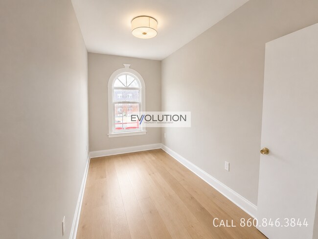 Building Photo - 906-908 Park St-3E