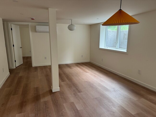 Building Photo - 2034 SE 28th Pl