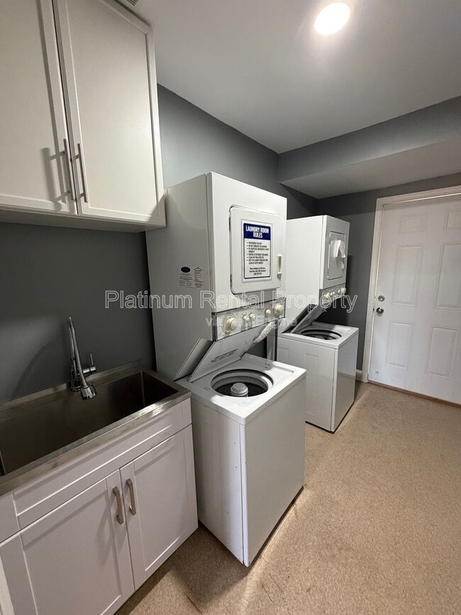 Building Photo - 1492 Waverly Way