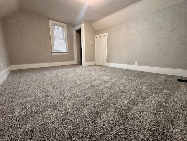 Building Photo - Updated 3-Bedroom Gem with Classic Charm a...