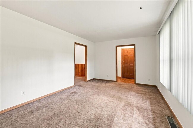 Building Photo - 5420 N Sadlier Dr