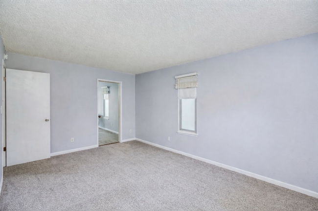 Building Photo - 413 Piccadilly Pl