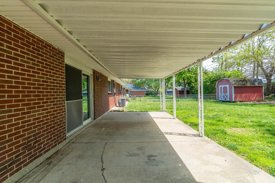 Building Photo - 405 Joellen Pl