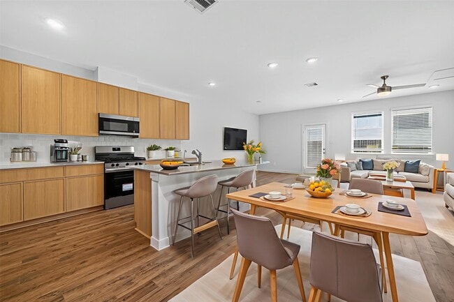 Building Photo - 3518 Blue Mockingbird St