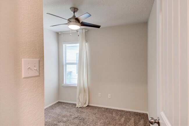 Building Photo - 403 Kyra Ln