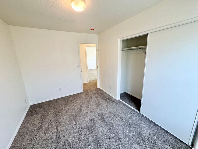 Building Photo - 4 Bedroom 3 Bathroom Home in Surprise! Has Loft & Additional Office/Den!