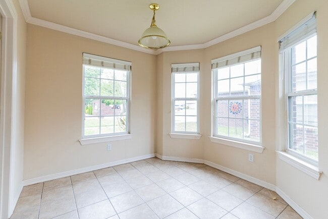 Building Photo - ***255 B ravenwood Blvd***