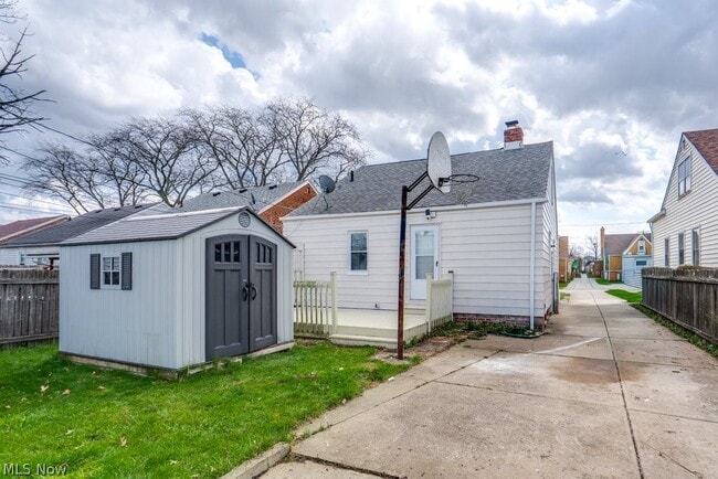 Building Photo - 8514 Deerfield Dr