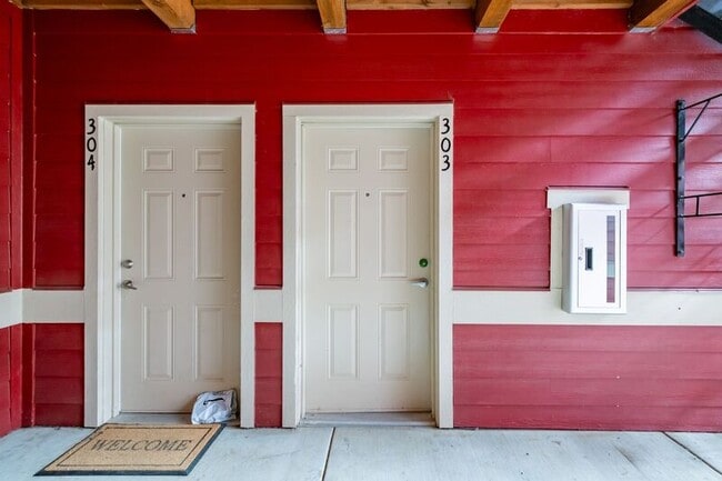 Building Photo - 13001 S Crompton Lane