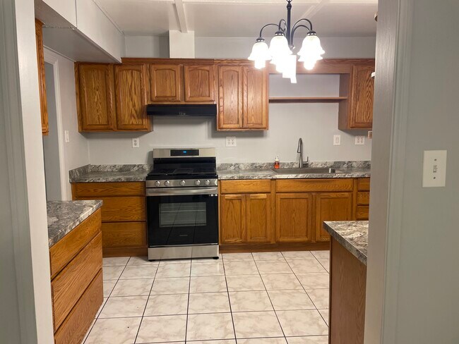 Building Photo - 10642 Coloma St