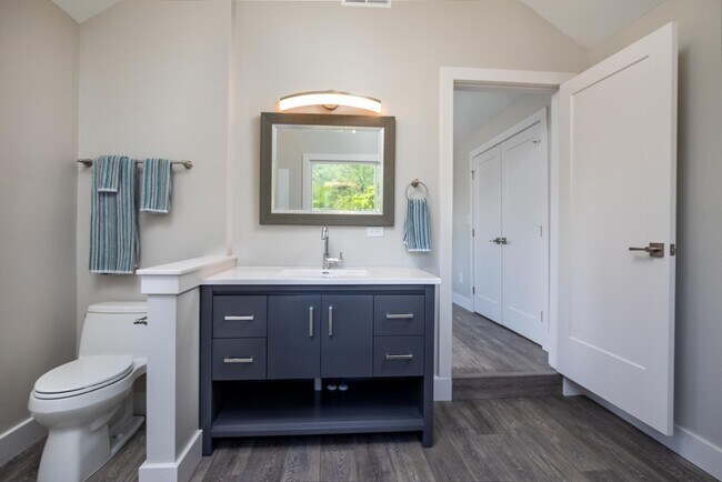 Building Photo - Fantastic 1930s Cottage - Renovated Top to...