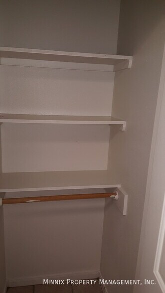 Building Photo - 517 N Brentwood Ave