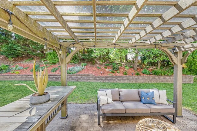 Building Photo - 5649 Winslow Ave NW