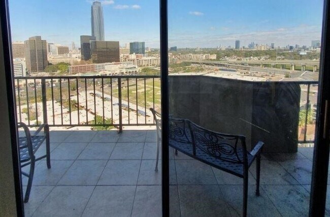 Building Photo - 3350 McCue Rd