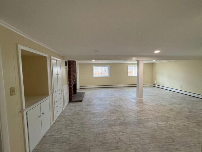 Building Photo - 150 W Wrentham Rd