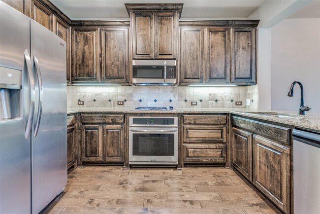 Building Photo - 4646 Rhett Ln