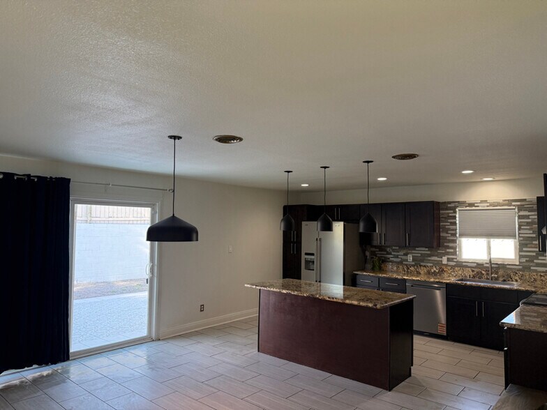 Building Photo - 1662 Sombrero Dr