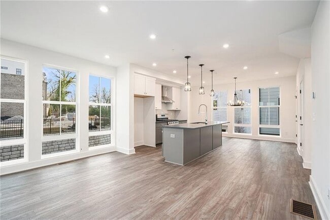 Building Photo - 1823 Gotham Ln NE