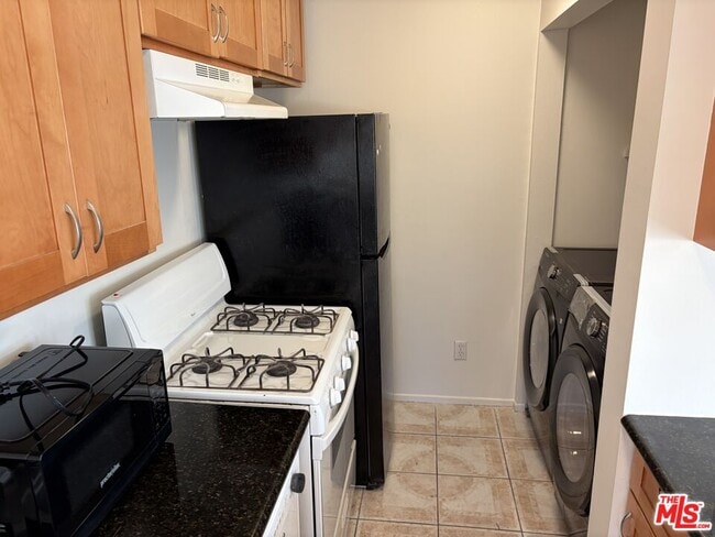 Building Photo - 5827 Tujunga Ave