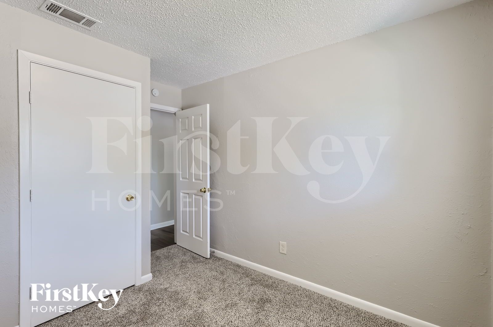 Building Photo - 917 Montclair Dr