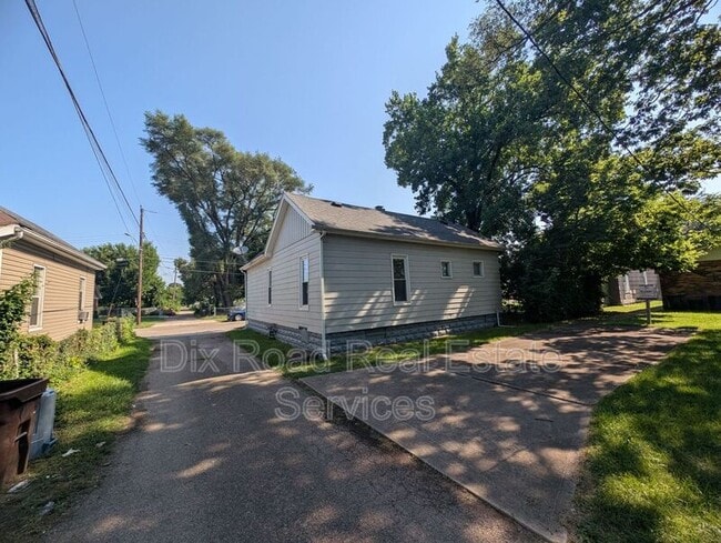 Building Photo - 1406 Calumet Ave