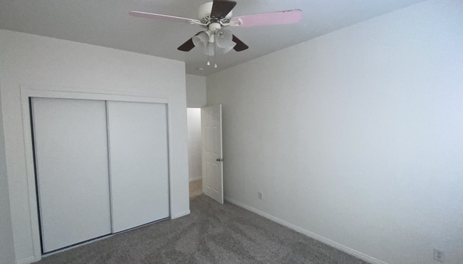 Building Photo - Spacious 4 Bedroom House