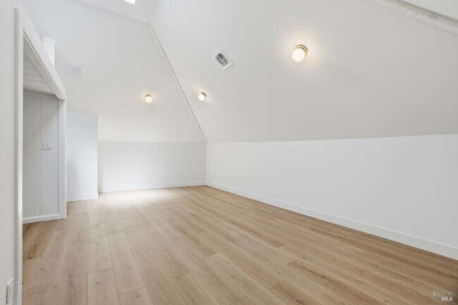 Building Photo - 172 Bella Vista Ave