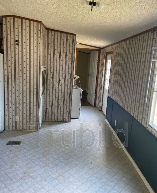 Building Photo - 618 Denson Ln NE