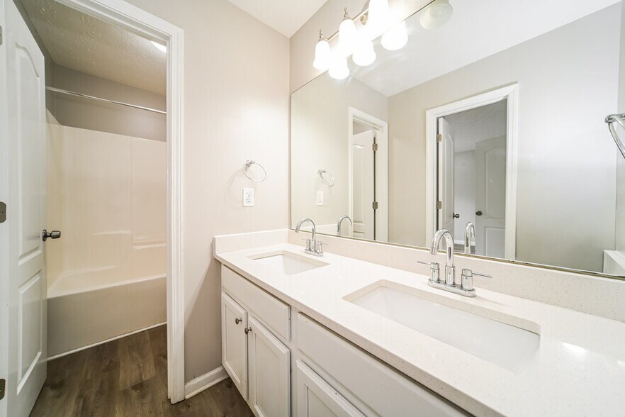 Building Photo - 129 Makenna Dr