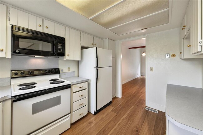 Building Photo - Charming SE Boise Townhome Near the Greenbelt