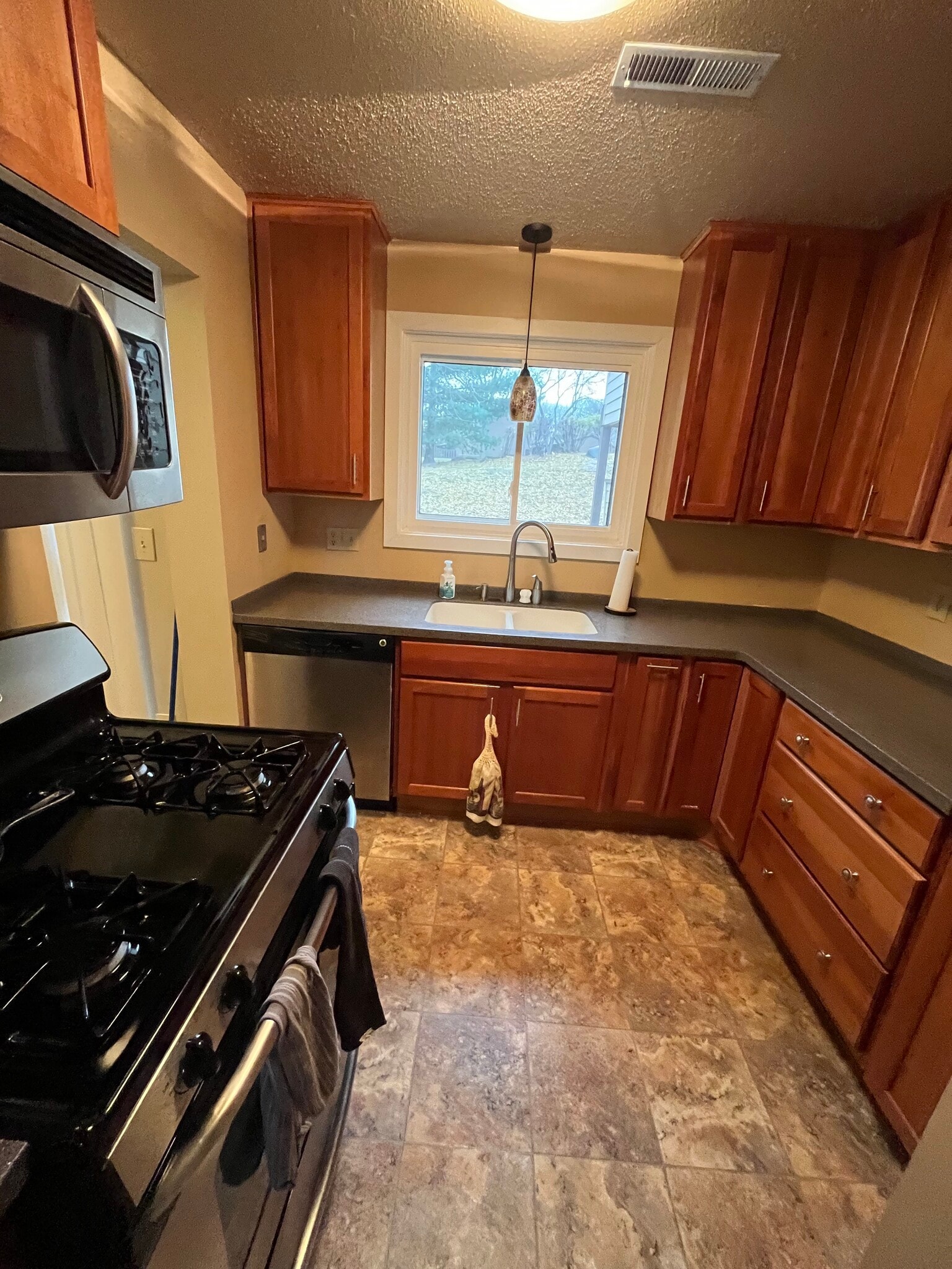 Building Photo - 429 W Eagle Lake Dr