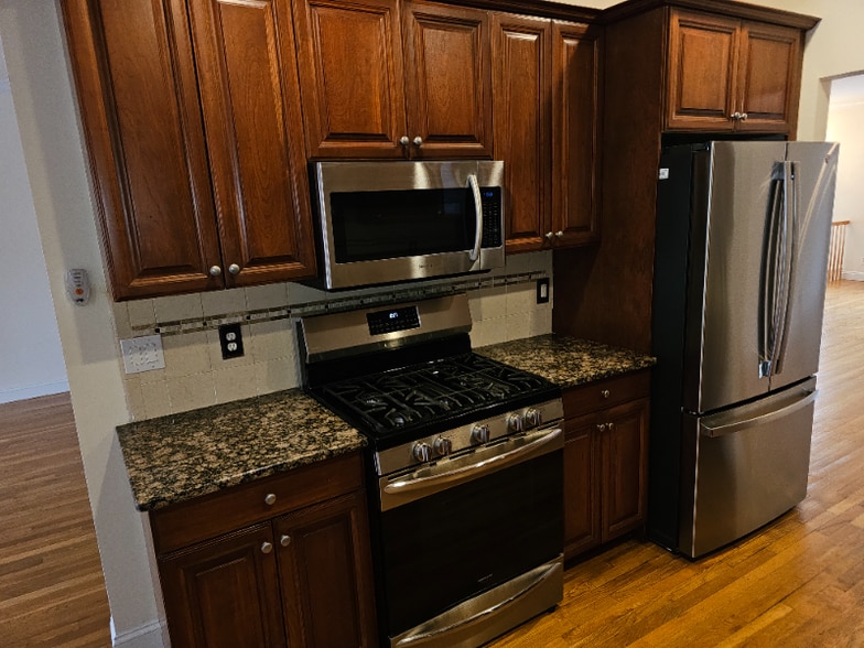 Building Photo - 104 Demarest Ln