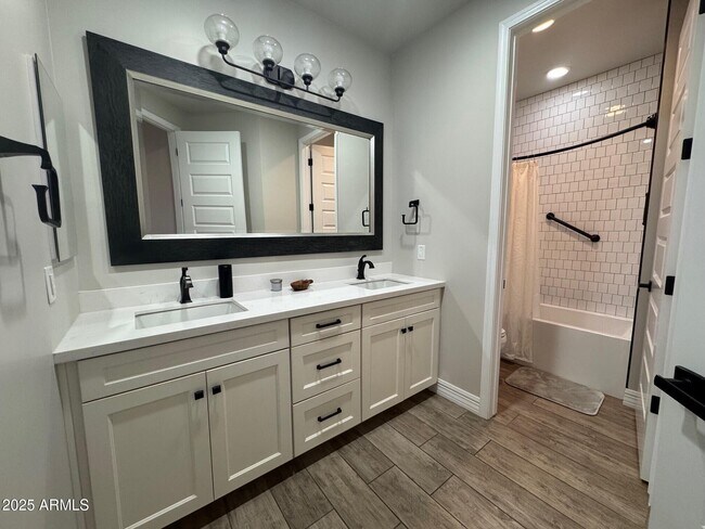 Building Photo - 4350 E Kings Ave