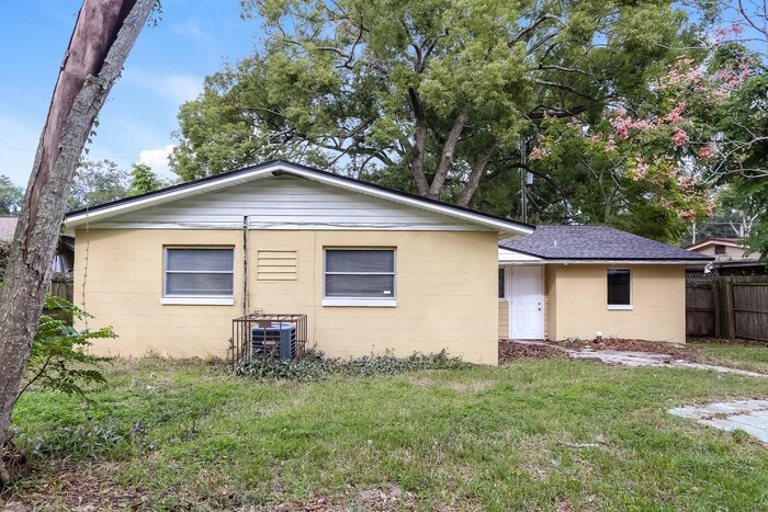 Building Photo - 5828 Wiltshire St