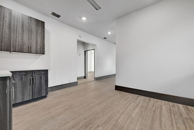 Building Photo - 3 Bed House - Heart of West Campus