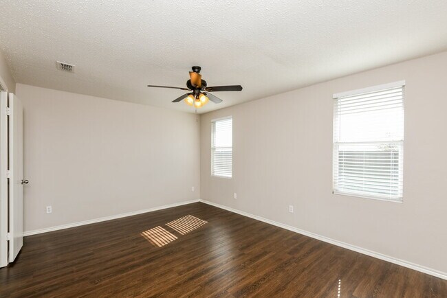 Building Photo - 3957 German Pointer Way