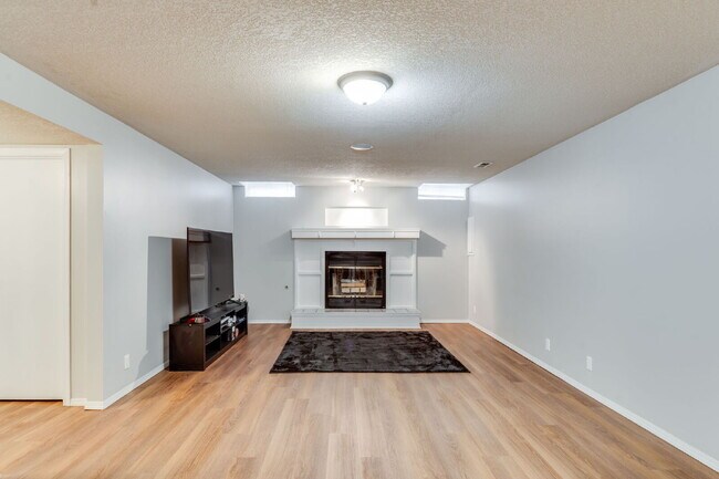 Building Photo - "Spacious 4-Bedroom Gem with 3 Full Baths ...