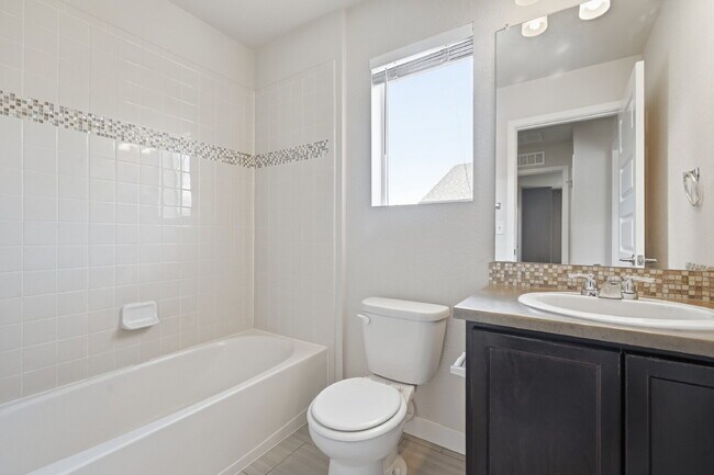 Building Photo - $2,495.95, Two Bedroom, 2.5 bathroom Townhome in Broomfield