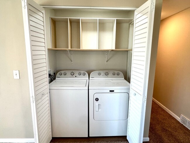 Building Photo - Spacious 4-Bed, 2-Bath Duplex – Utilities ...
