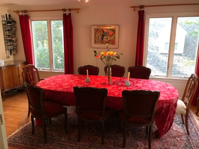 Building Photo - 2354 King Pl NW