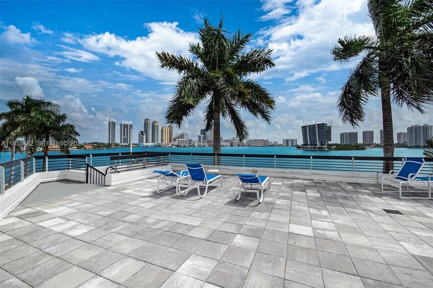 Building Photo - 3600 Mystic Pointe Dr