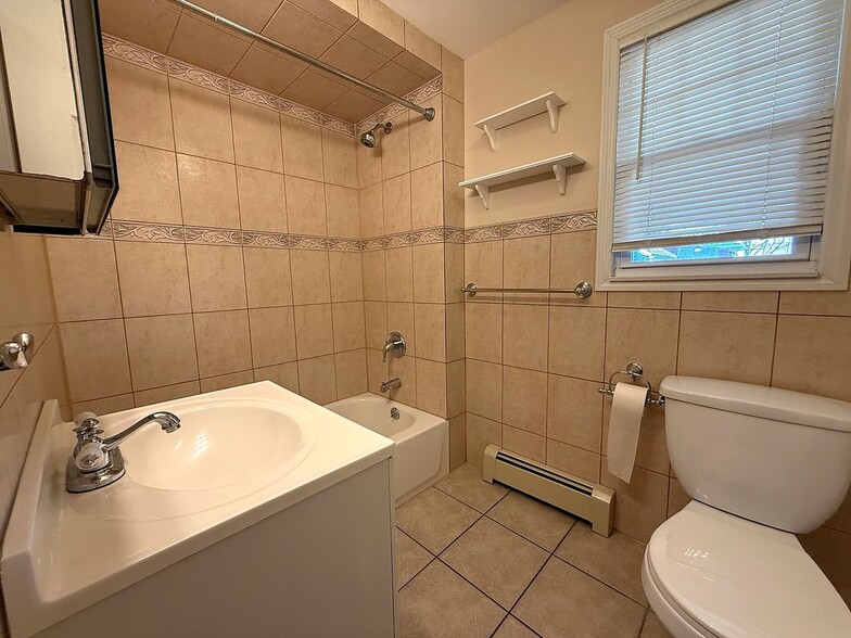 Building Photo - 47 Lester St