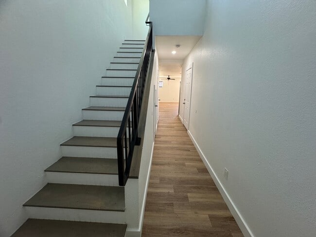 Building Photo - 516 E Reed St