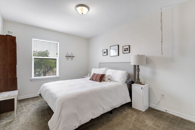Building Photo - Make Boerne your home!