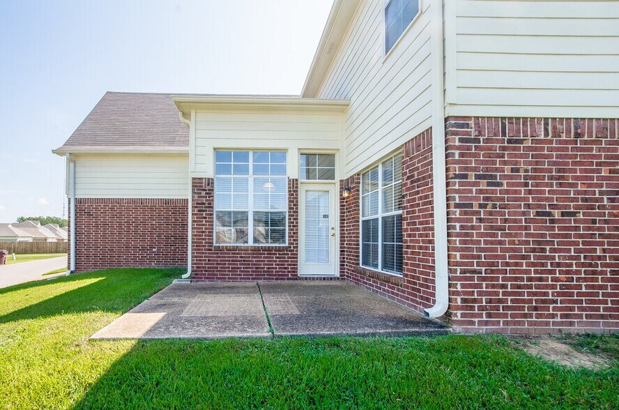 Building Photo - 1132 Hoska Cove
